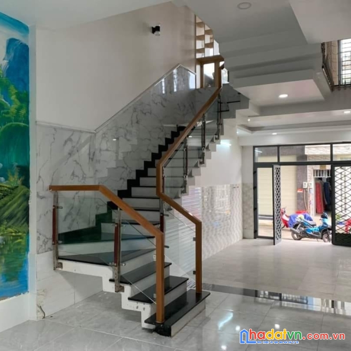 Chính chủ bán nhà hẻm rộng nội thất vip đường nguyễn văn bảo 54m2 x 4.5m x 5 lầu giá 4.6 tỷ.