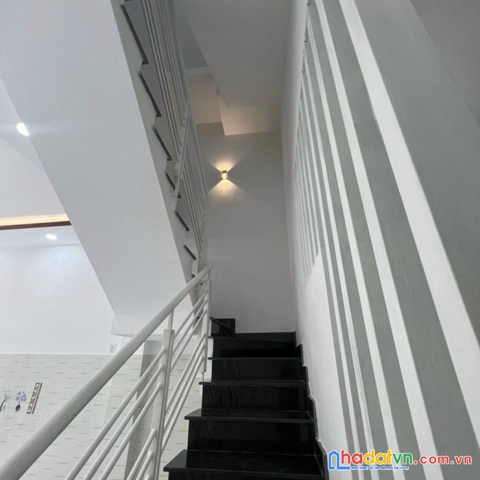 Chính chủ cần bán nhà hẻm xe hơi đường nguyễn văn nghi thất vip 42m2 x4m x 3 lầu chỉ 4.6 tỷ