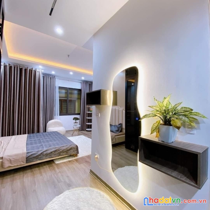 Cho thuê nhà #hồ_tùng_mậu đẹp bấn loạn. 45m2. 4 ngủ sàn gỗ sang trọng. full đồ. rẻ 15 tr/tháng