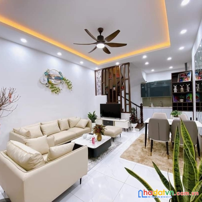 Cho thuê nhà #hồ_tùng_mậu đẹp bấn loạn. 45m2. 4 ngủ sàn gỗ sang trọng. full đồ. rẻ 15 tr/tháng