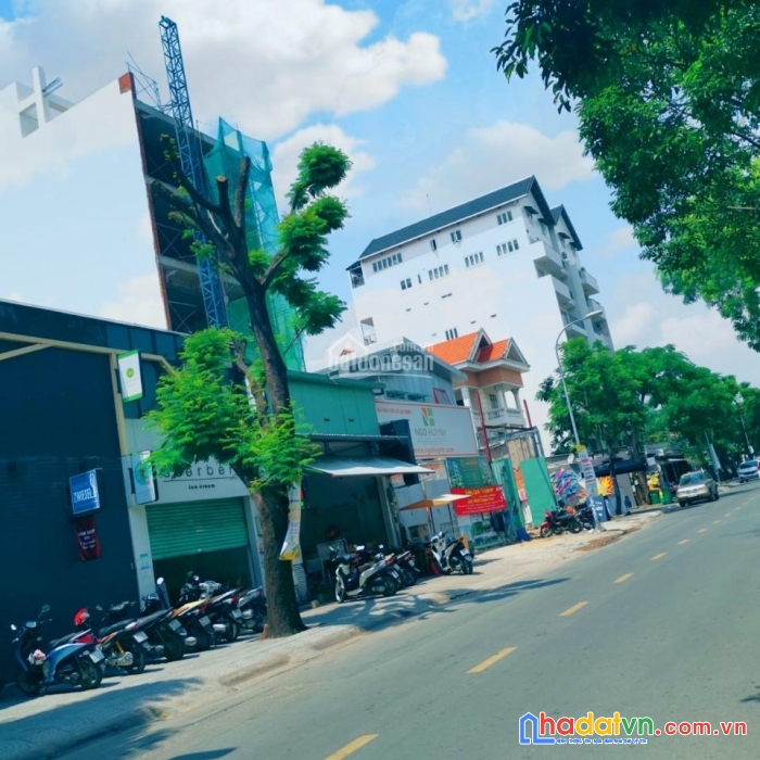 Cần bán nhà mt phú châu đối diện bệnh viện thủ đức.