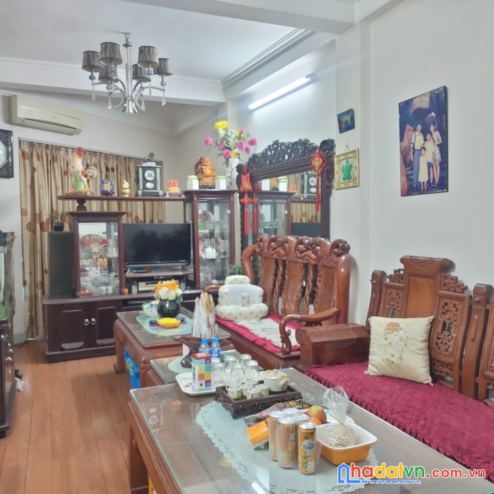 Chính chủ cần bán nhà mặt phố đường giải phóng quận thanh xuân 55 m2 x 5 t 10.8 tỷô tô kd đường 8
