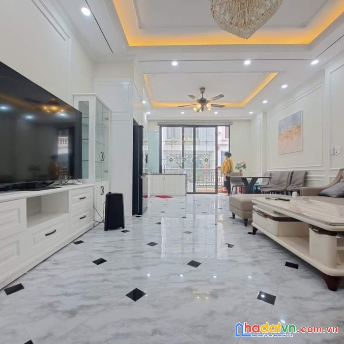 Cho thuê nhà #trung_hòa, cg. 62m2. 5 ngủ 5 điều hòa. phòng cực rộng. sàn gỗ. 16tr/tháng