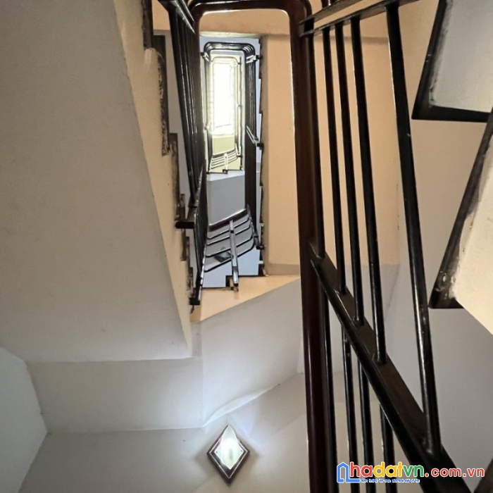 Mặt tiền tân sơn nhì - chdv 5 tầng - 125m2 - sử dụng gần 500m2 - dòng tiền hàng tháng 60tr/tháng -