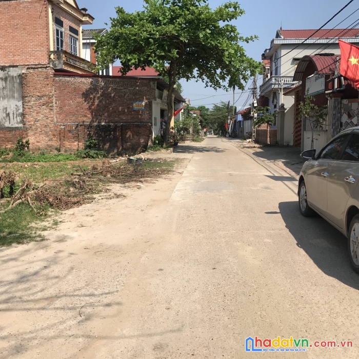 Nhỉnh tỷ tại cộng hoà-phù linh gần sân gold 93m đường 5m ô tô qua lại