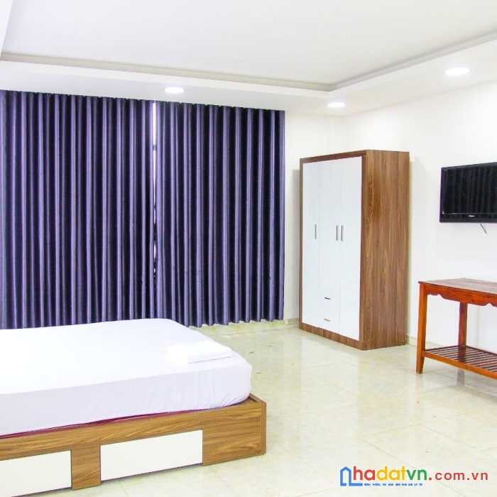 Khách sạn ql1k. dĩ an. 239m. 5t. 39p. thu nhập 900tr/n. giá hơn 23 tỷ.