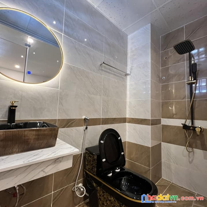 Khách sạn 4 sao. ngay nt mk. mới xây hoàn công. cho thu nhập khủng 1.3 tỷ / năm