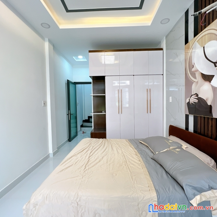 Bán nhà rẻ đẹp 20 thước hoàng diệu q4
 đúc 4 tấm cách mặt tiền 20 m cách q1- 50 m có 4 tỷ..