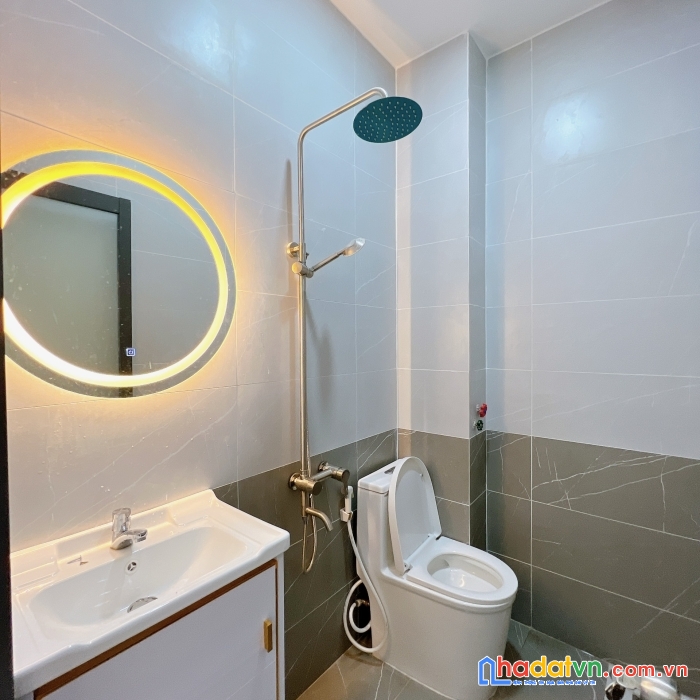 Bán nhà rẻ đẹp 20 thước hoàng diệu q4
 đúc 4 tấm cách mặt tiền 20 m cách q1- 50 m có 4 tỷ..