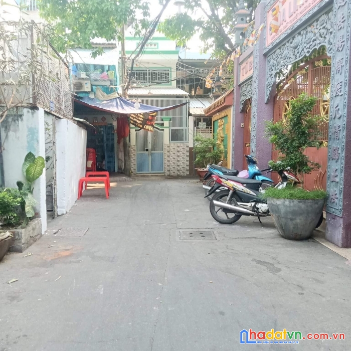 Bán nhà rẻ đẹp q4 tôn thất thuyết ngang 3.3x 11m đúc 3 tấm- 2,9 tỷ