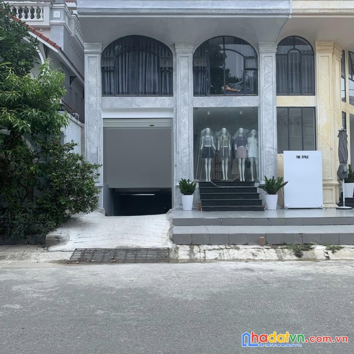 Bán tòa nhà căn hộ dịch vụ , ngang 6.5m , 5 tầng , nhà mới , hầm , thang máy , giá chỉ 11 tỷ