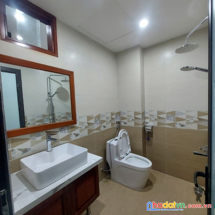 Bán nhà đẹp ngã tư chợ mơ 32m2, 5 tầng ở ngay chỉ 3 tỷ 1.