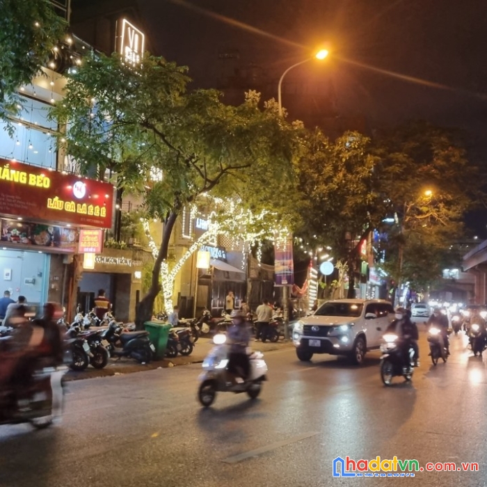 Bán nhà mặt phố hoàng cầu, view hồ, kinh doanh đỉnh, thống số đẹp, giá cạnh tranh, 50m2 25 tỷ.