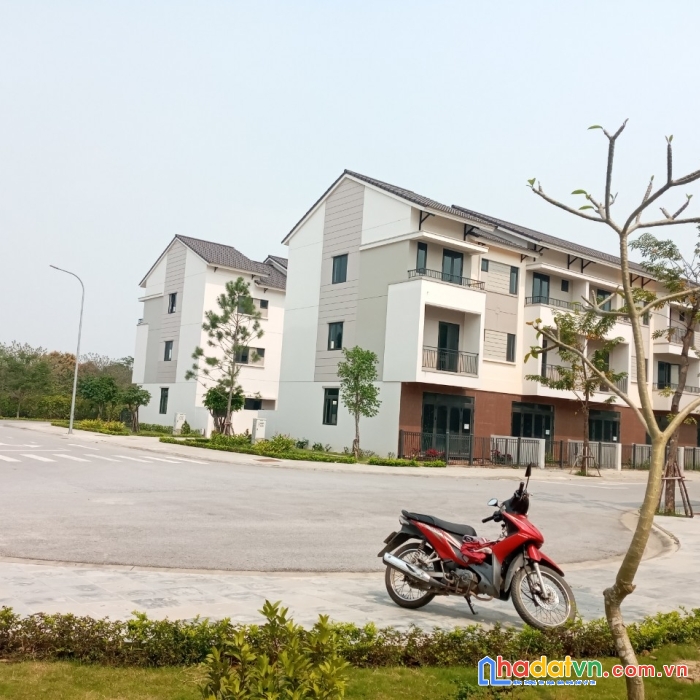 Bán nhanh căn shophouse 3 mặt tiền vị trí đẹp, giá tốt, sổ hồng lâu dài