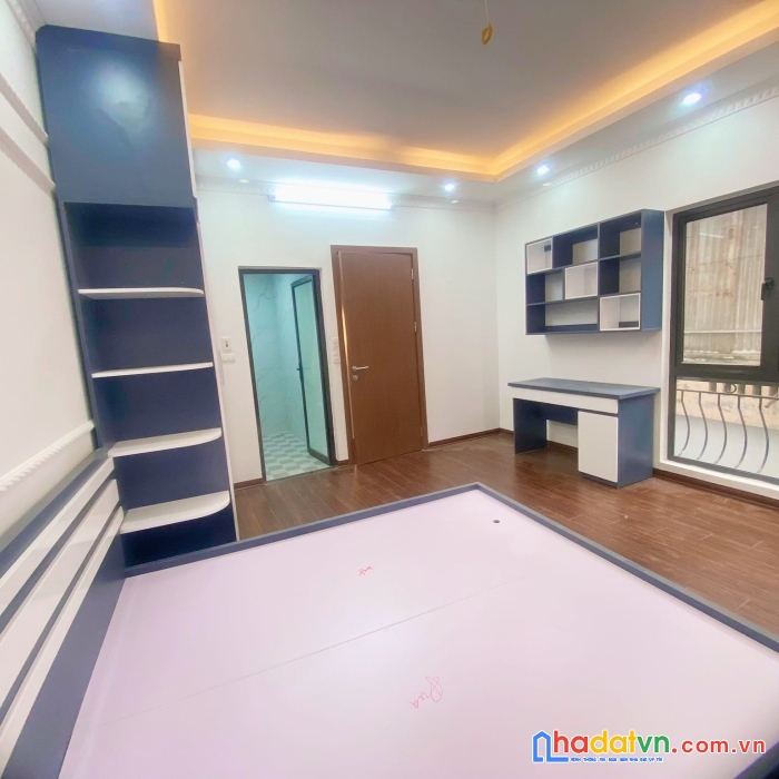 Nhà đẹp thiết kế hiện đại 5 tầng 3 phòng ngủ dt: 35m2  mt:4m + fun nội thất xịn sò khách về ở luôn