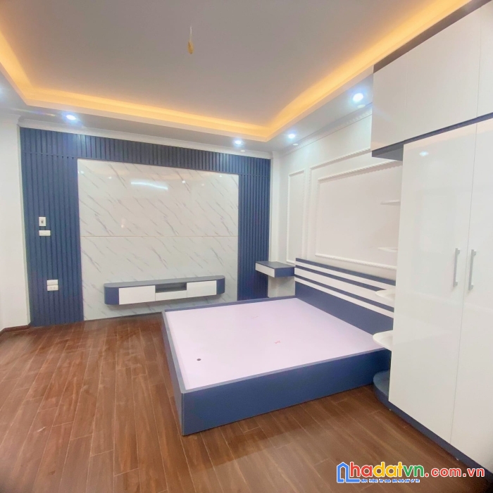 Nhà đẹp thiết kế hiện đại 5 tầng 3 phòng ngủ dt: 35m2  mt:4m + fun nội thất xịn sò khách về ở luôn