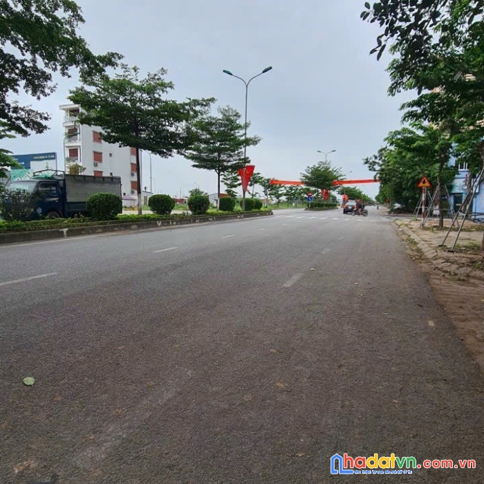 Phân lô đô thị đẹp nhất khu giá mềm như bún chỉ hơn 20 tr 1 m2 
- vị trí:  nhìn trường học, sát