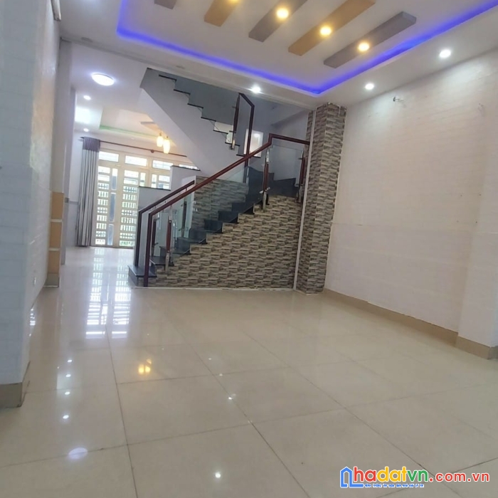 Tân sơn nhì, tân phú,3 tầng, 62m2, hẻm ô tô thông,ngộp bnak cần bán gấp