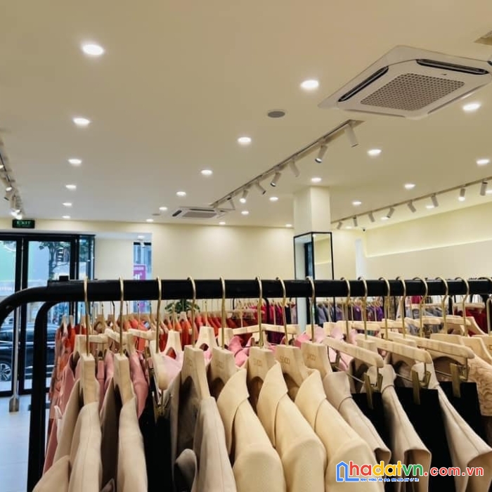 Chính chủ bán gấp nhà mặt phố nam đồng, lô góc kinh doanh sầm uất 70m2, mt 4,5m, vỉa hè, 25 tỷ