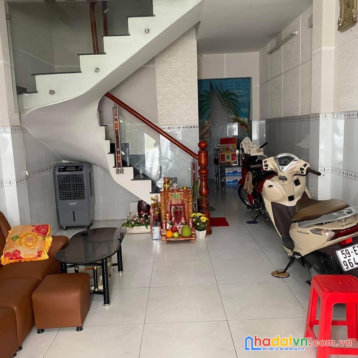 Ngã tư phú nhuận, đường hoàng văn thụ- phường 8