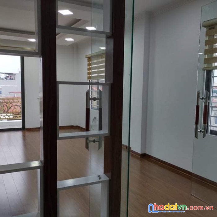 Bán nhà lạc long quân, cầu giấy 78m, 7 tầng, mt 5.5m, giá: 18.5 tỷ