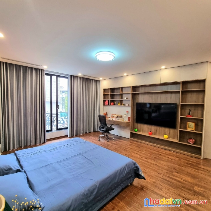 Bán nhà phố hoàng quốc việt, cầu giấy 68m, 5 tầng, mt 4.2m. giá: 15 tỷ