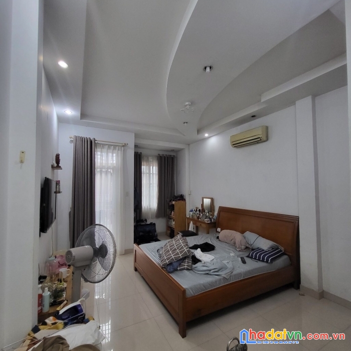 Hiếm bán nhà lạc long quân- hxh - 40m2 - 3 tầng