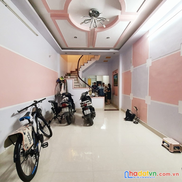 Bán nhà ngõ 175 lạc long quân 66m x 5 tầng, gara ô tô chỉ 9,9 tỷ