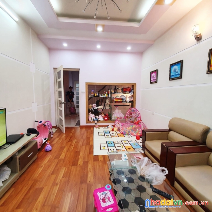 Bán nhà ngõ 175 lạc long quân 66m x 5 tầng, gara ô tô chỉ 9,9 tỷ