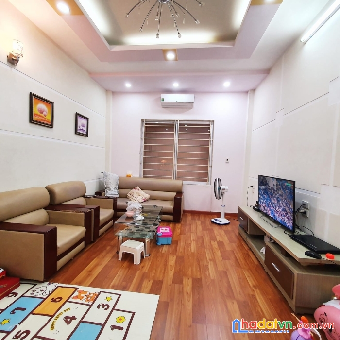 Bán nhà ngõ 175 lạc long quân 66m x 5 tầng, gara ô tô chỉ 9,9 tỷ