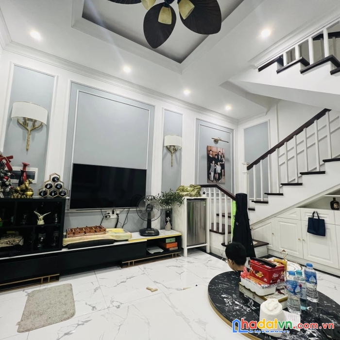 Bán nhà quốc tử giám, đống đa, ô tô tránh, lô góc, 45m2 5 tầng, giá 6 tỷ