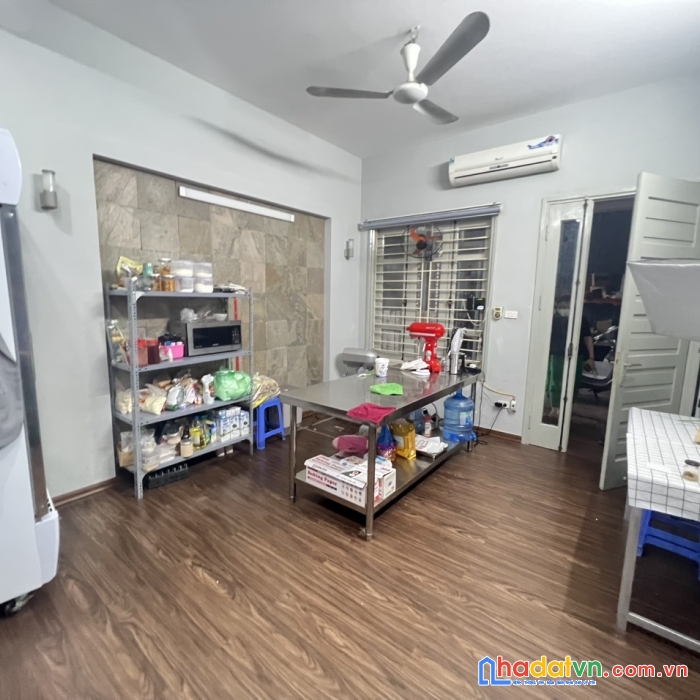 Cho thuê nhà võng thị, tây hồ 60m mới đẹp 3 ngủ 12tr/tháng. có sân rộng. 0983562893