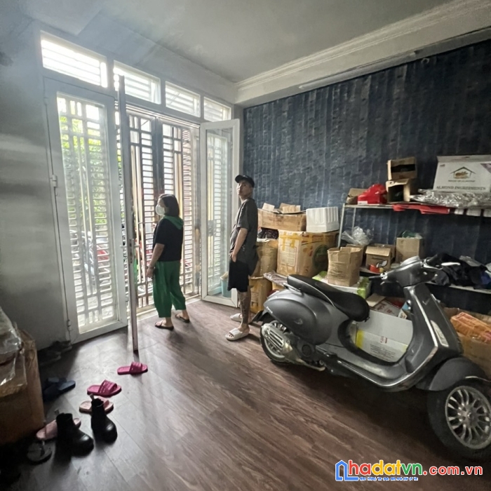 Cho thuê nhà võng thị, tây hồ 60m mới đẹp 3 ngủ 12tr/tháng. có sân rộng. 0983562893
