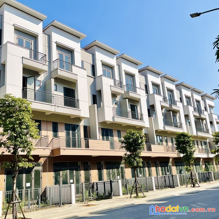 Cần bán nhanh căn góc shophouse 75m 4 tầng đối diện chân đế chung cư, pháp lý hoàn chỉnh