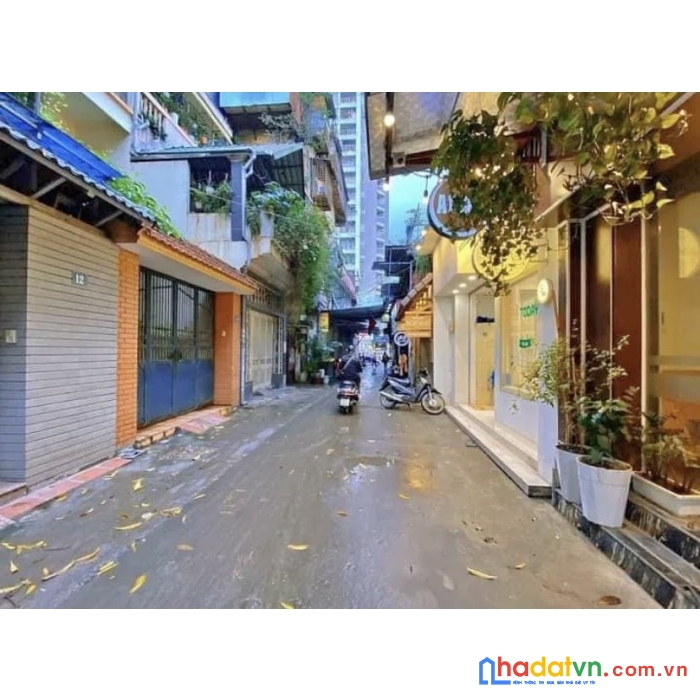 Bán nhà ba đình, chỉ 5,8tỷ oto đỗ cửa, dt 40m2 x 5t gần phố trước nhà 3m 
lh: 0365712127 !!!

