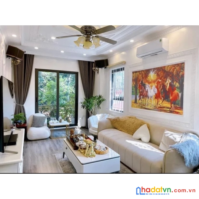 Bán nhà ba đình, chỉ 5,8tỷ oto đỗ cửa, dt 40m2 x 5t gần phố trước nhà 3m 
lh: 0365712127 !!!

