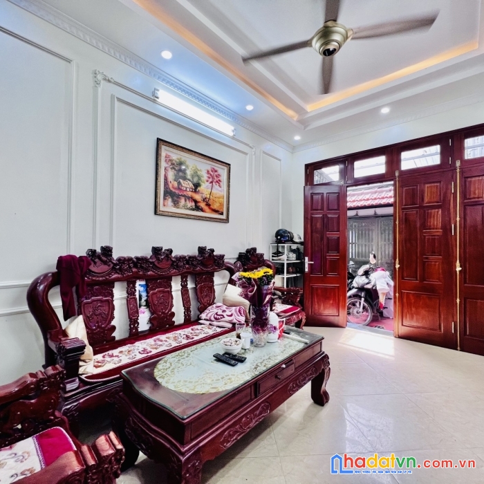 Bán nhà đẹp ngã tư minh khai 36m2  5 tầng ở ngay chỉ 3 tỷ2.