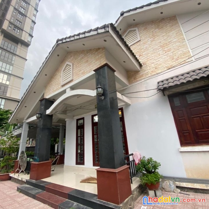 Bán 439m2  đát tặng biệt thự đẹp và 11p trọ. thu 30tr/1t.  ngay kha vạn cân