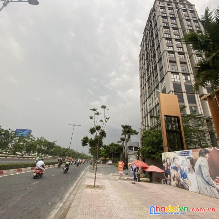 Bán 439m2  đát tặng biệt thự đẹp và 11p trọ. thu 30tr/1t.  ngay kha vạn cân