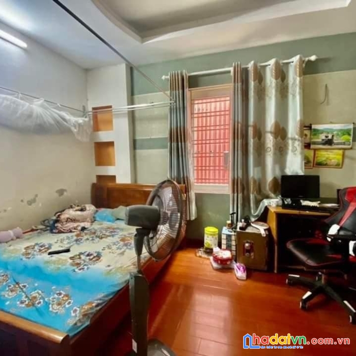 Bán nhà dân xây- 2 thoáng - ở luôn- trung tâm hai bà - diện tích 40m2 giá chỉ 4 tỷ.