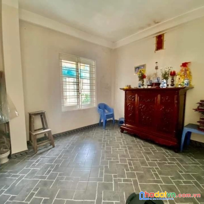 Bán nhà dân xây- 2 thoáng - ở luôn- trung tâm hai bà - diện tích 40m2 giá chỉ 4 tỷ.