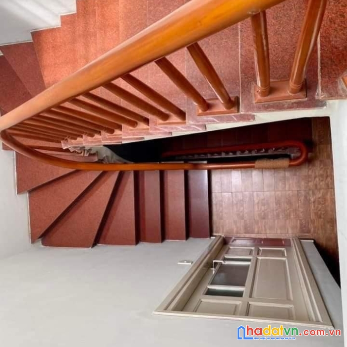 Bán nhà dân xây- 2 thoáng - ở luôn- trung tâm hai bà - diện tích 40m2 giá chỉ 4 tỷ.