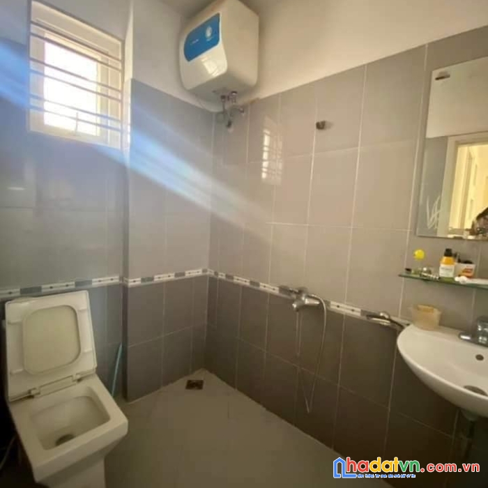Bán nhà dân xây- 2 thoáng - ở luôn- trung tâm hai bà - diện tích 40m2 giá chỉ 4 tỷ.