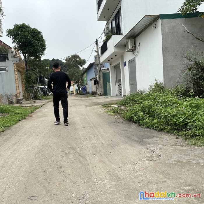 Đường trước 30m, sau 10m, sẵn nhà, kinh doanh luôn được, nguyên khê đông anh