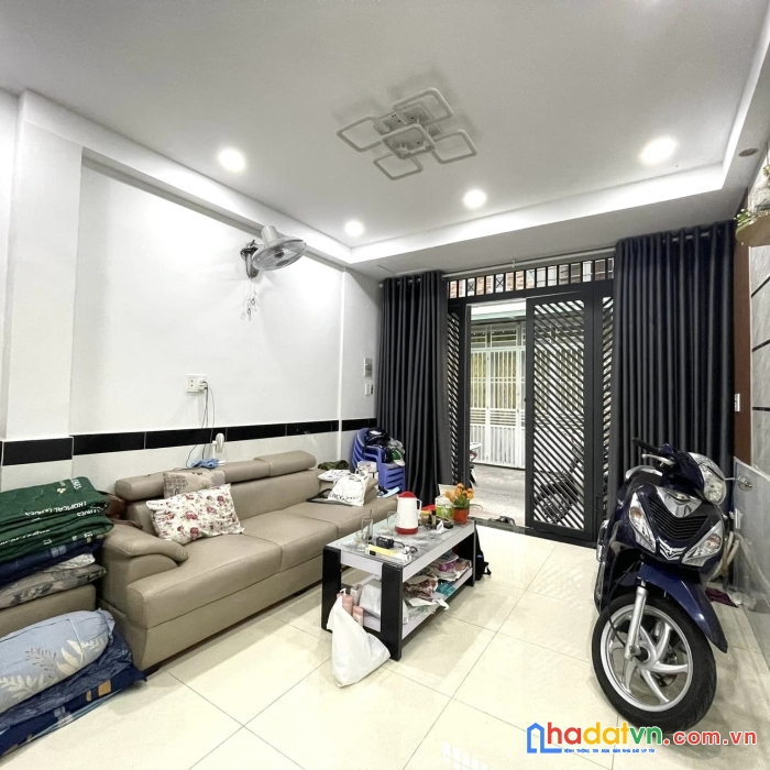 Kẹt ngân hàng, bán nhanh nhà cách mạng tháng 8, quận 10, gần công viên lê thị riêng
