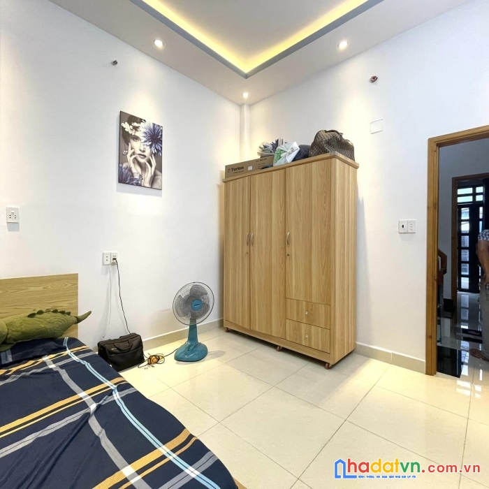 Kẹt ngân hàng, bán nhanh nhà cách mạng tháng 8, quận 10, gần công viên lê thị riêng