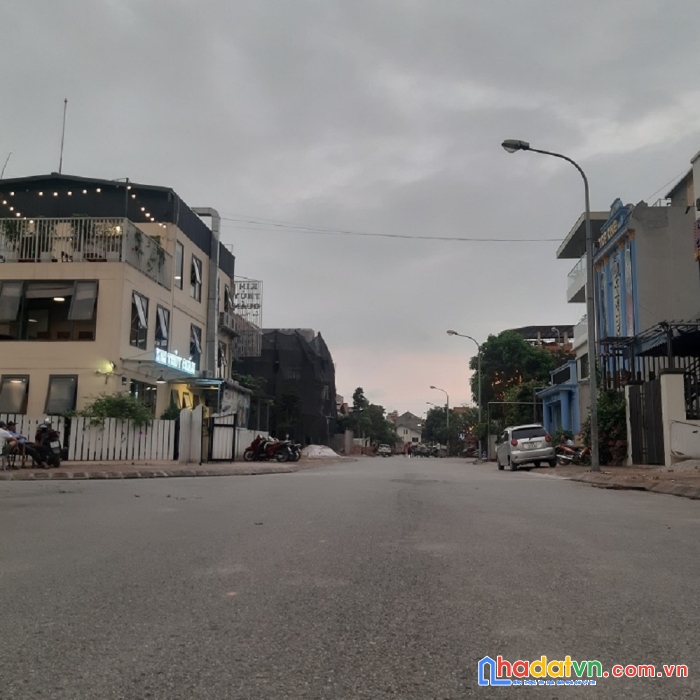 180m2 đất trâu quỳ, gia lâm. xây văn phòng, khách sạn thì đỉnh nhất. lh 0398381708.