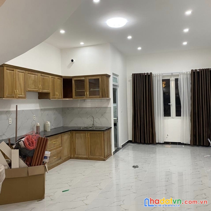 Kẹt tiền giảm gián bán gấp nhà đẹp kqh nguyễn hữu cầu, đà lạt giá 8.3 tỷ còn 7.3 tỷ