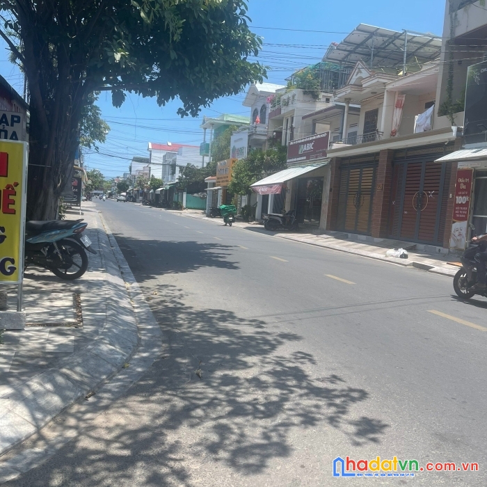 Bán nhà riêng 2 lô liền kề - giấy tờ đầy đủ - nhà chính chủ - thương lượng