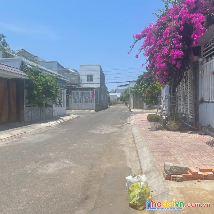 Bán nhà riêng 2 lô liền kề - giấy tờ đầy đủ - nhà chính chủ - thương lượng